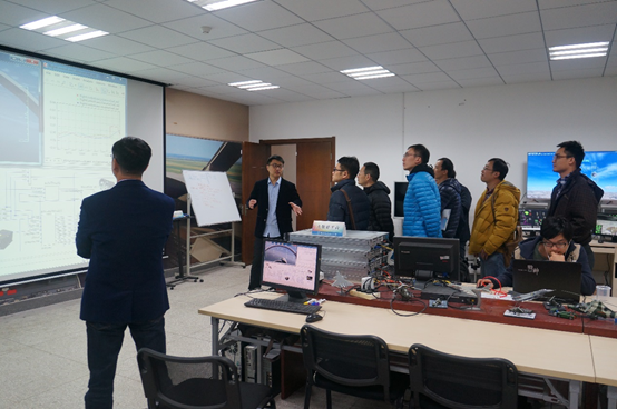 智汇蓝天科创孵化中心企业导师走进校园，共探实验室创新成果与孵化新路径